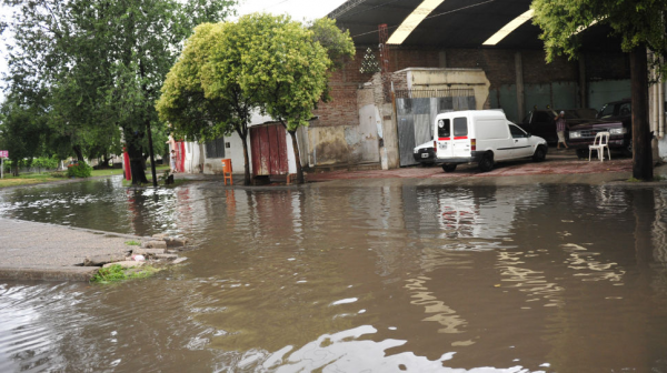 Bv Los Granaderos y Bv Los Andes totalmente inundados (Foto: diaadia.com.ar)