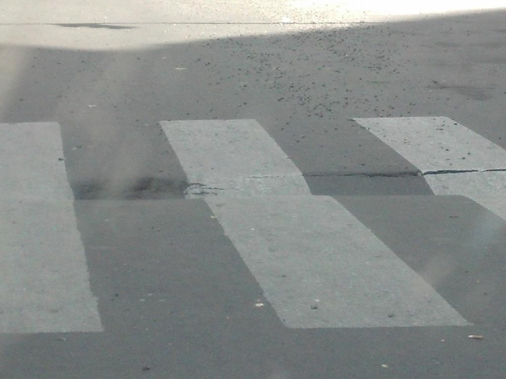 Cedió el pavimento en Bv San Juan y Velez Sarsfield. (Foto: @chanchitolopez)