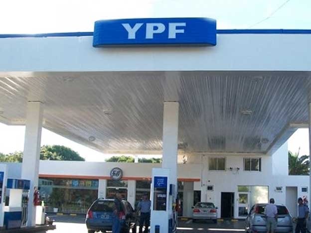 Podría haber faltante de combustible en las estaciones de YPF en Córdoba