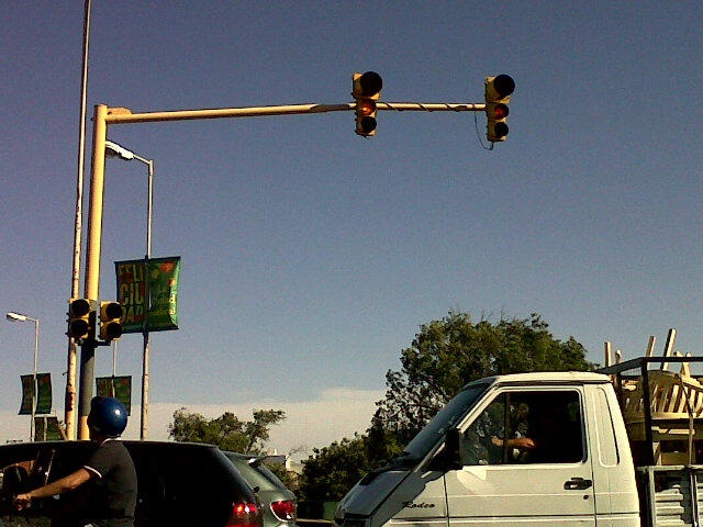 Semáforos OFF en Puente Tablada y Costanera.