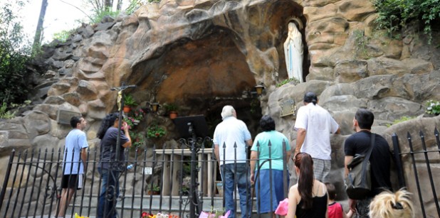 Cortan la autovía Córdoba – Alta Gracia por peregrinación a la Virgen de Lourdes