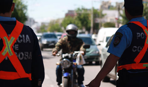 Control policial a motos en Cordoba - Foto Policia de Córdoba
