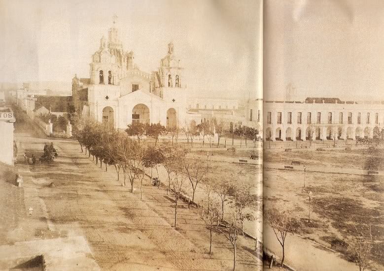 Plaza San Martín: la catedral y el cabildo histórico. Foto: twitter @municba